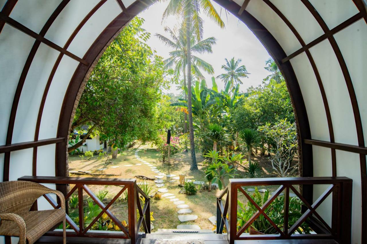 The Papalagi Resort Gili Gede Buitenkant foto